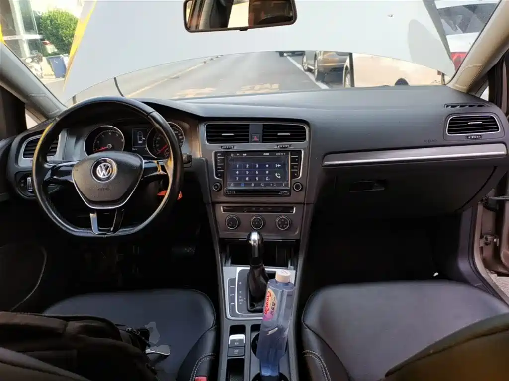Volkswagen Golf 2015 1.6L Automatic Comfort фото 10