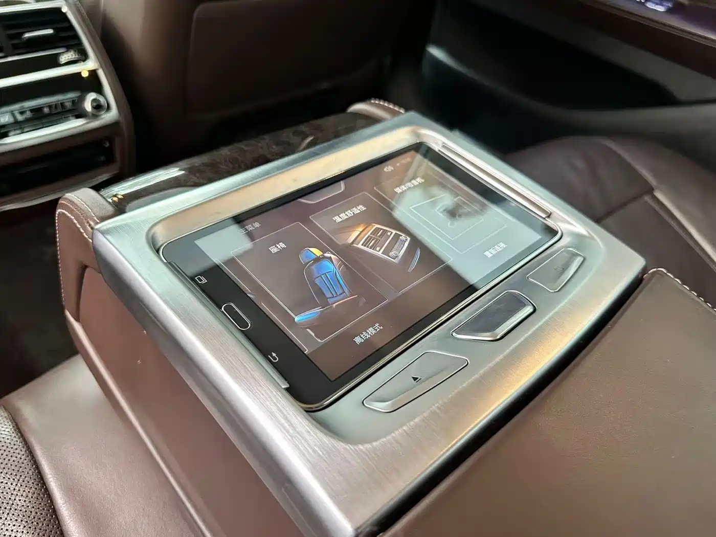 BMW 7 Series 2016 740Li Leading Edition фото 16