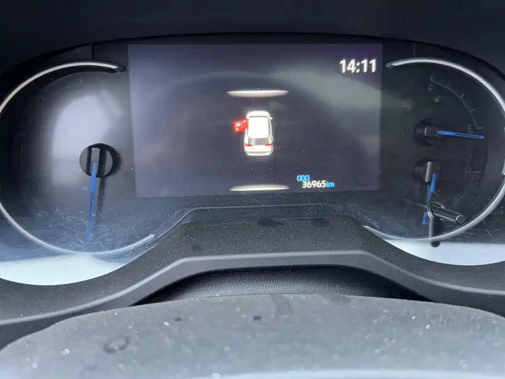 Toyota RAV4 Rongfang 2020 Hybrid 2.5L E-CVT AWD Flagship Edition фото 4