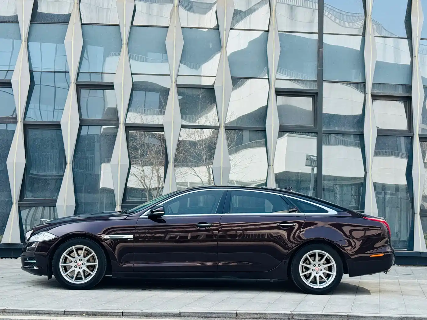 Фото 3 - Jaguar XJ