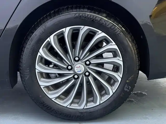 Buick LaCrosse 2025 2026 Model 28T Platinum Edition