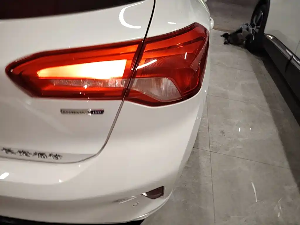 Ford Focus 2022 2021 Hatchback EcoBoost 180 Auto Trend