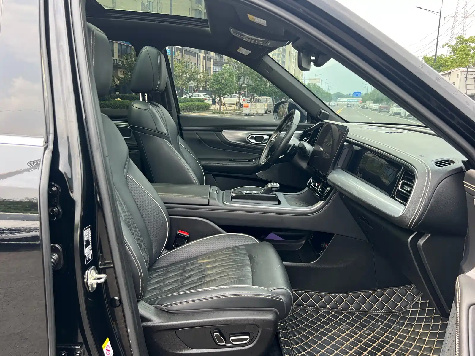 صورة 19 - GAC Trumpchi GS8
