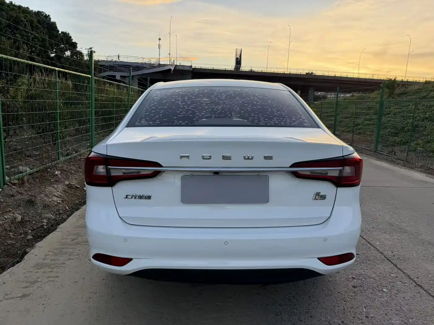 Фото 15 - Roewe i5