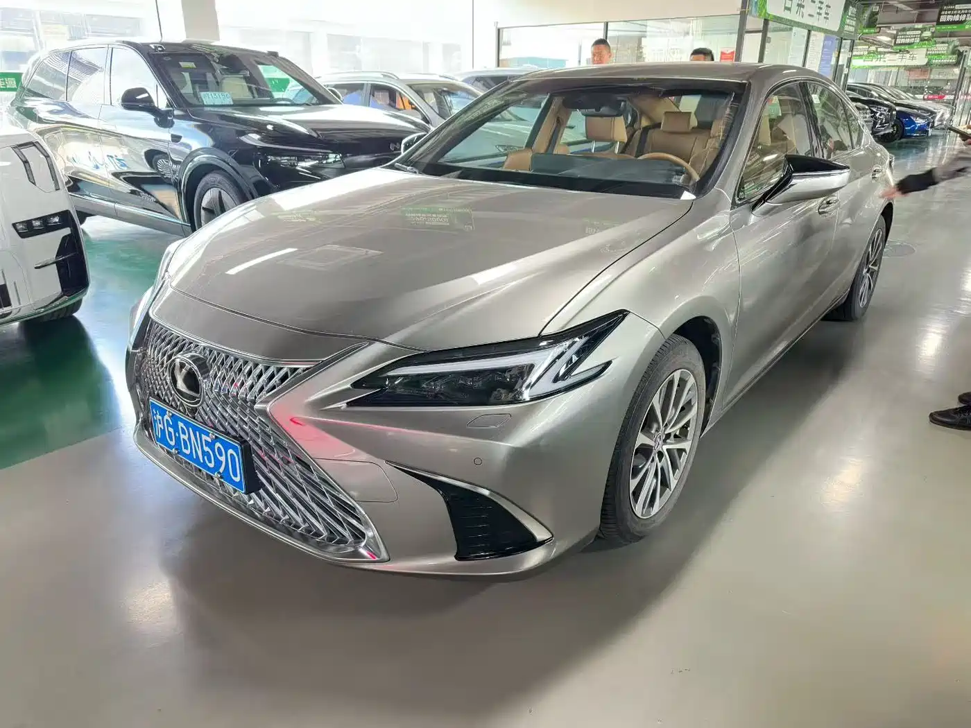 Lexus ES 2025 — пригон из Китая