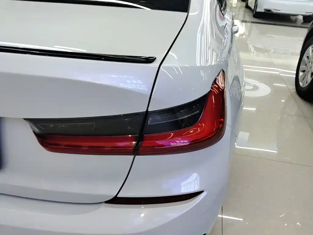 صورة 8 - BMW 3 Series