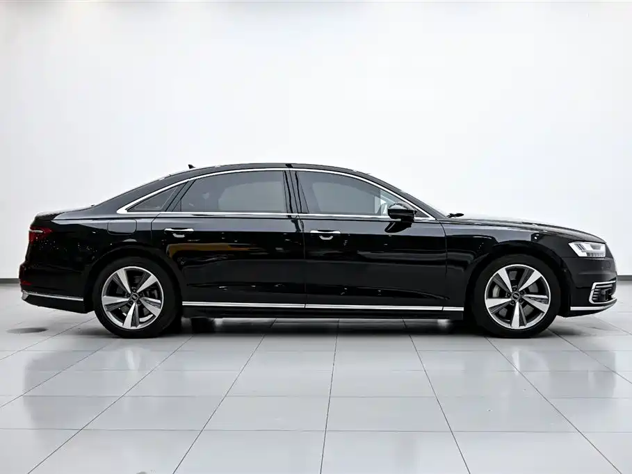 Audi A8 New Energy 2022 A8L 60 TFSIe quattro Collector's Edition фото 6