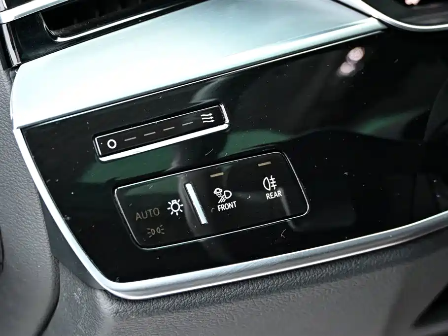 Audi A8 New Energy 2022 A8L 60 TFSIe quattro Collector's Edition фото 26