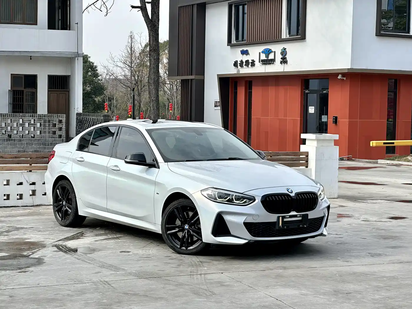 BMW 1 SERIES