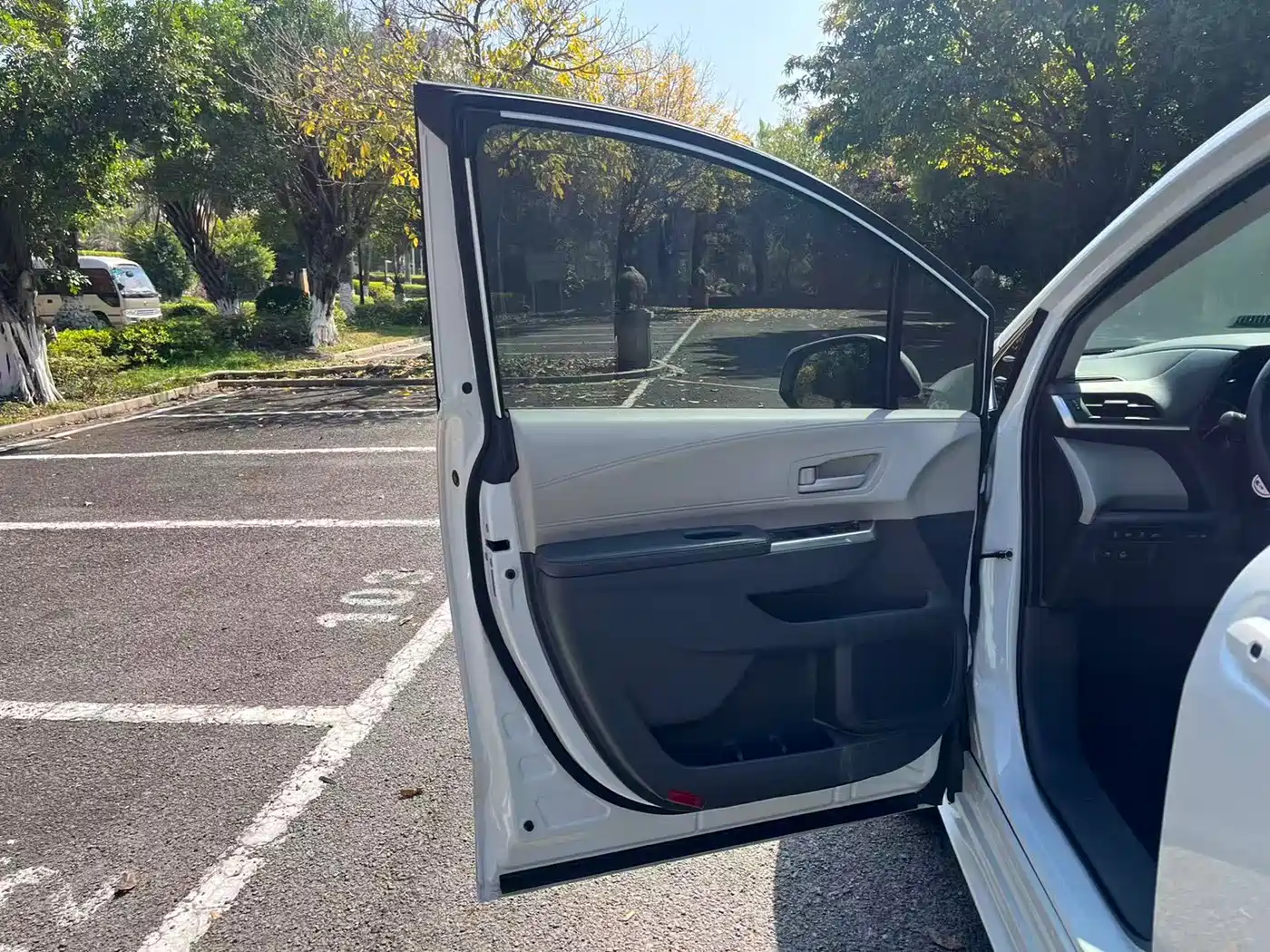 Toyota Sienna 2024 2.5L Hybrid Comfort Edition фото 11