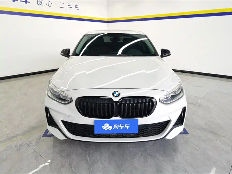 BMW 1 Series 2021 120i M Sport Shadow Edition фото 2