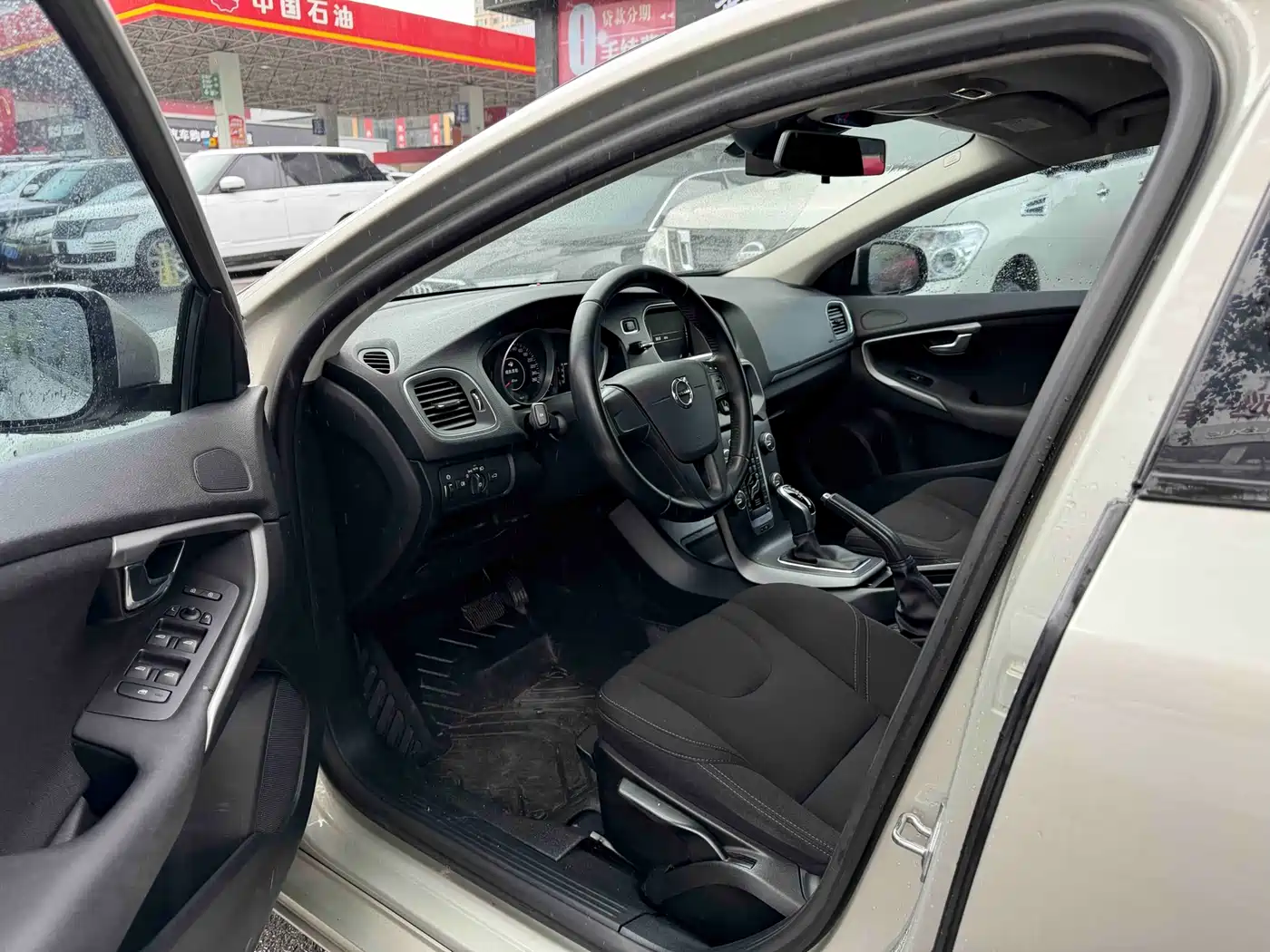 Фото 5 - Volvo V40