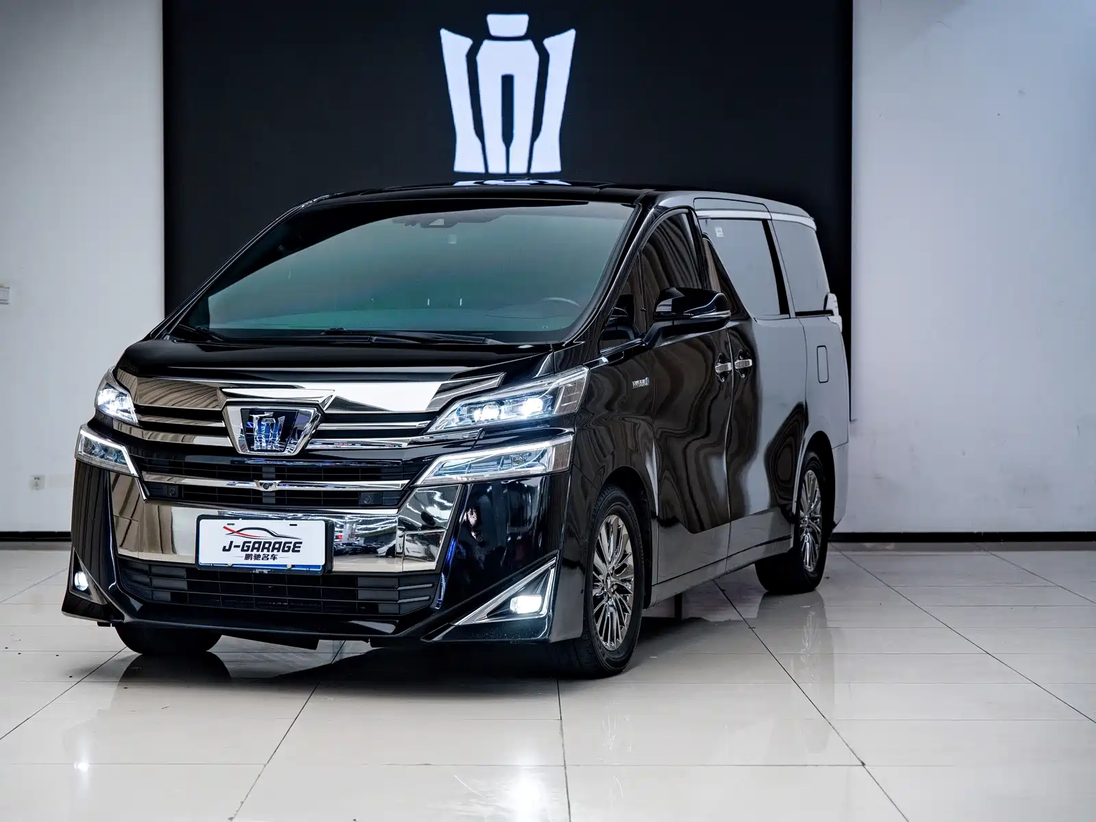 Фото 1 - Toyota Vellfire