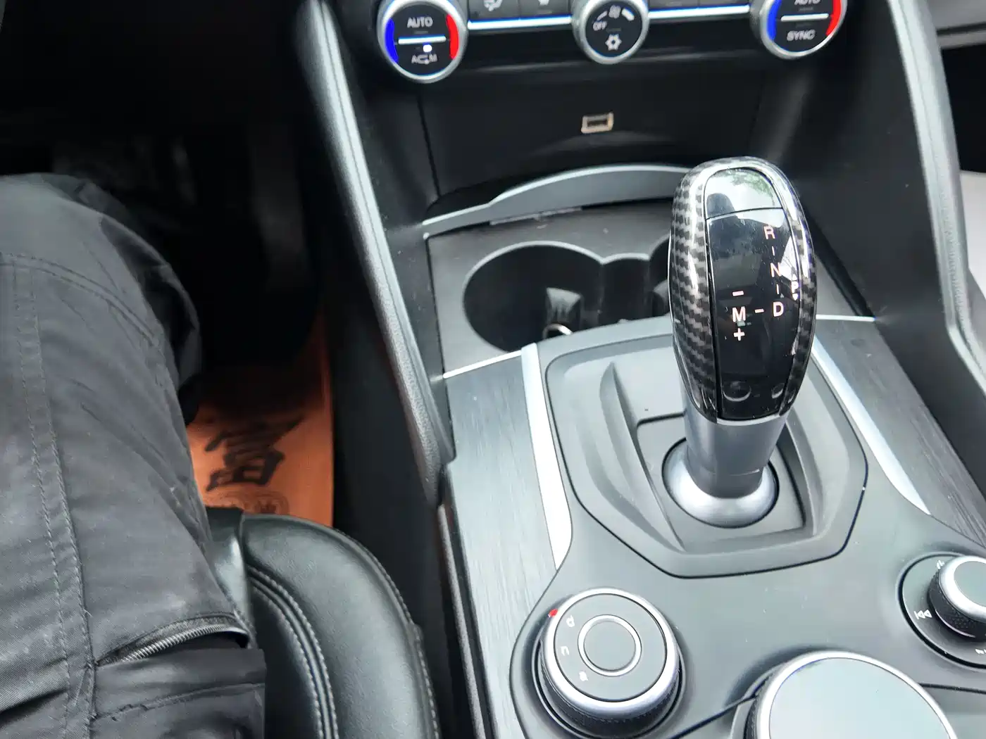 Alfa Romeo Giulia 2019 2017 2.0T 200HP Luxury Edition