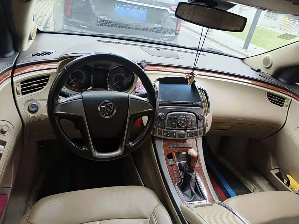 Фото 12 - Buick LaCrosse