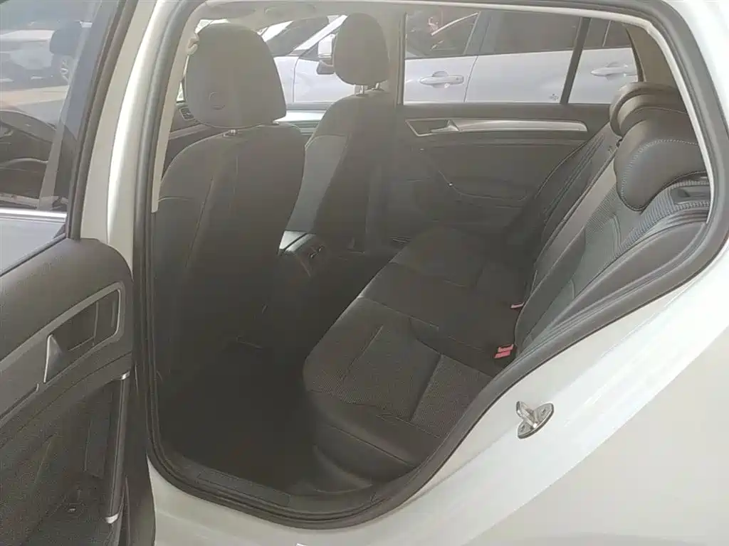 Volkswagen Golf 2018 230TSI Automatic Comfort фото 17