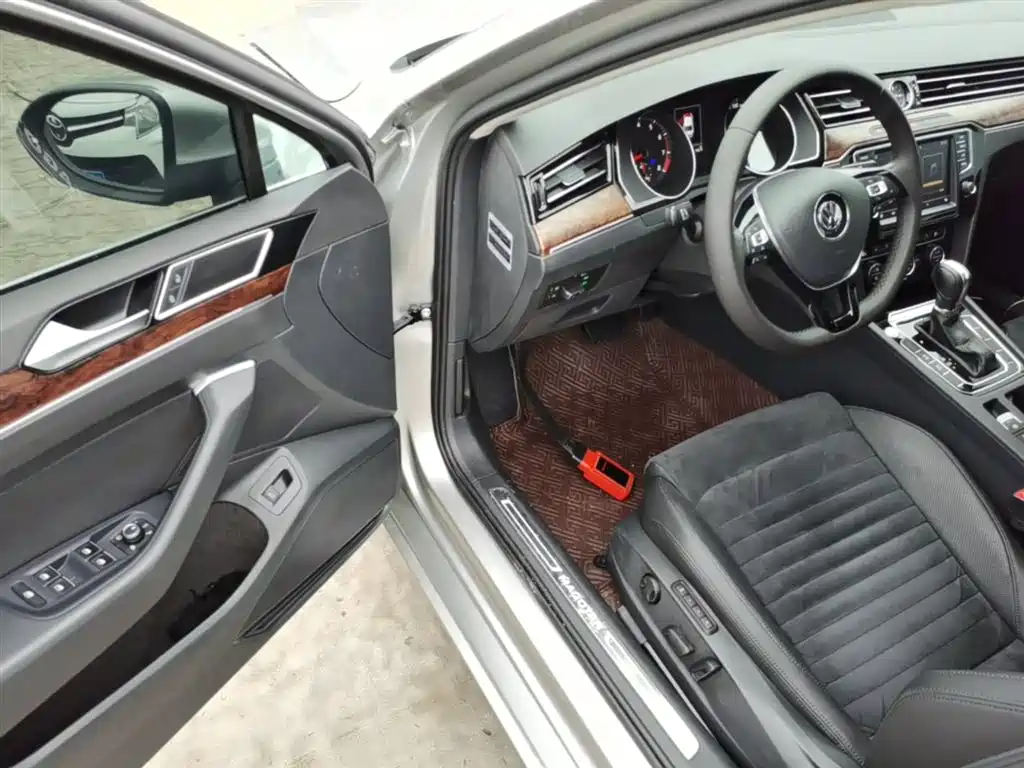 Volkswagen Magotan 2017 330TSI DSG Premium фото 12