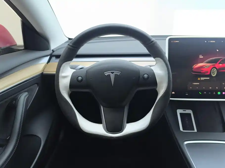 Фото 15 - Tesla Model 3