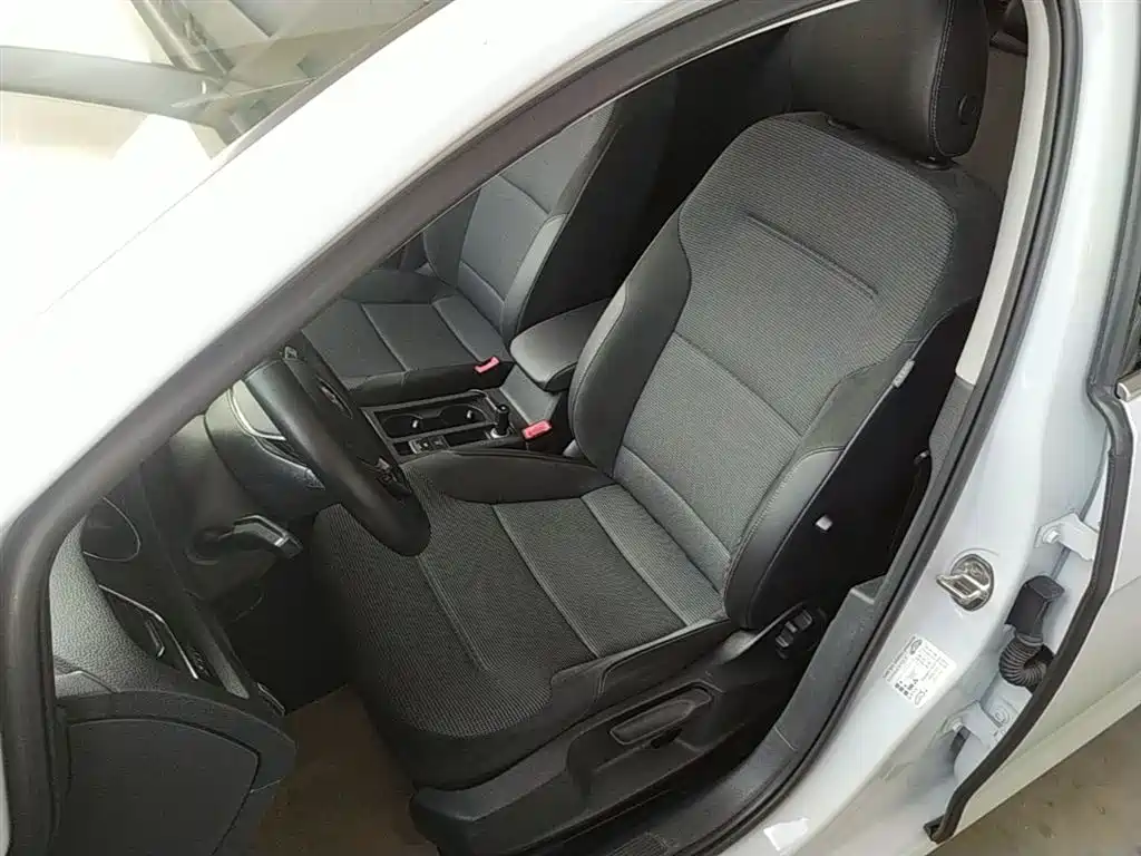 Volkswagen Golf 2018 230TSI Automatic Comfort фото 15