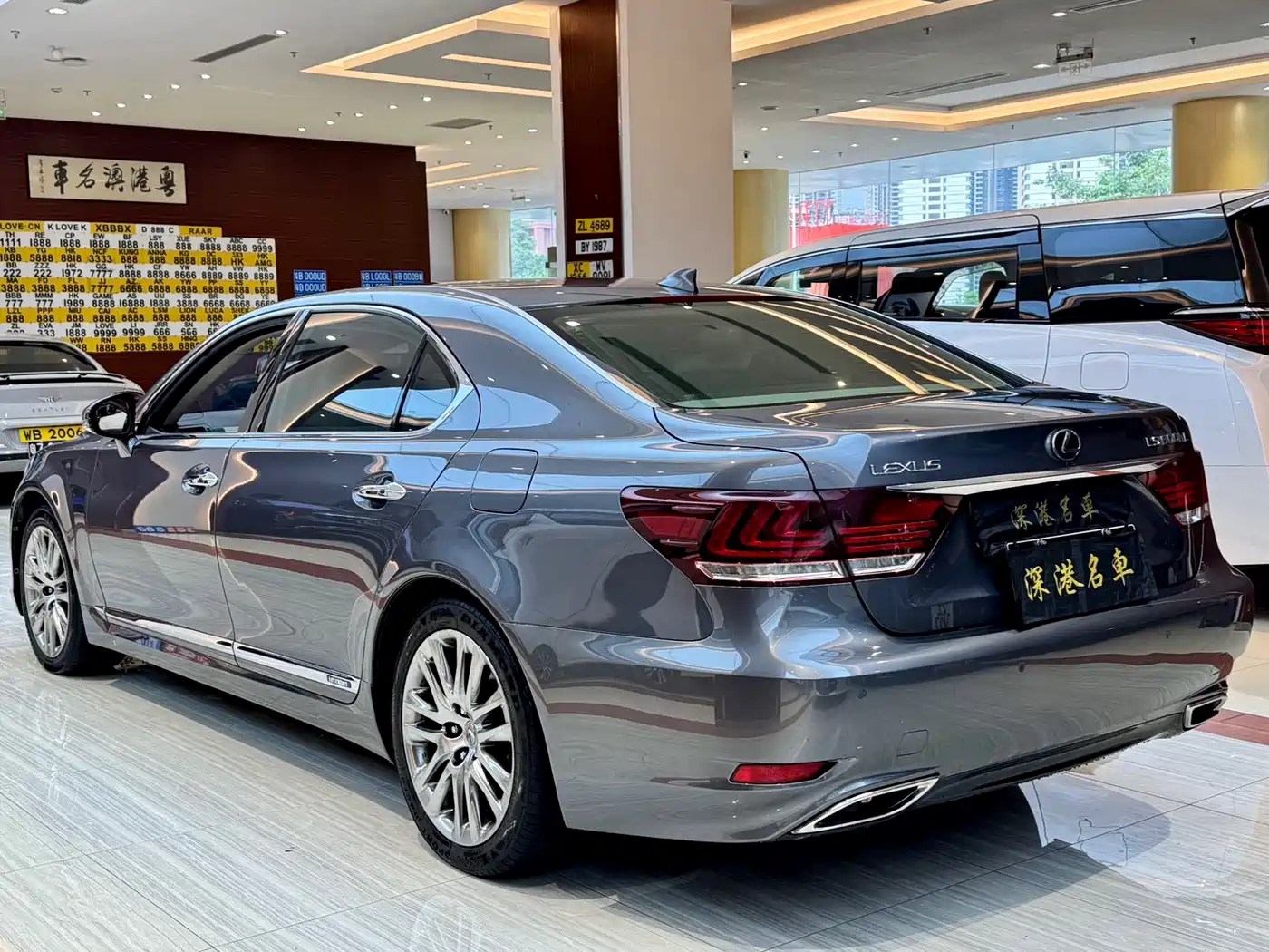 Lexus LS 2014 600hL фото 5