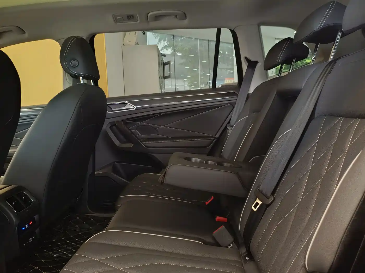 Фото 22 - Volkswagen Tiguan L