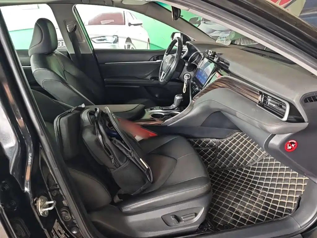 Photo 25 - Toyota Camry