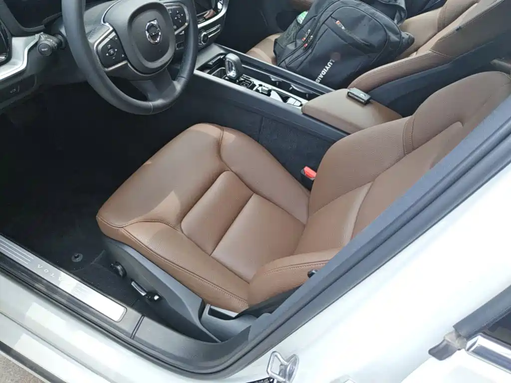 Volvo S60 2025 2025 B4 Smart Luxury Edition