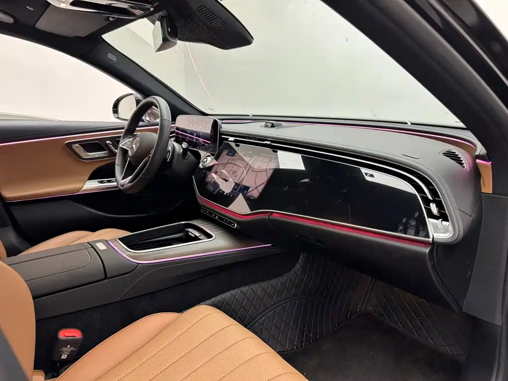 Photo 11 - Mercedes-Benz E-Class