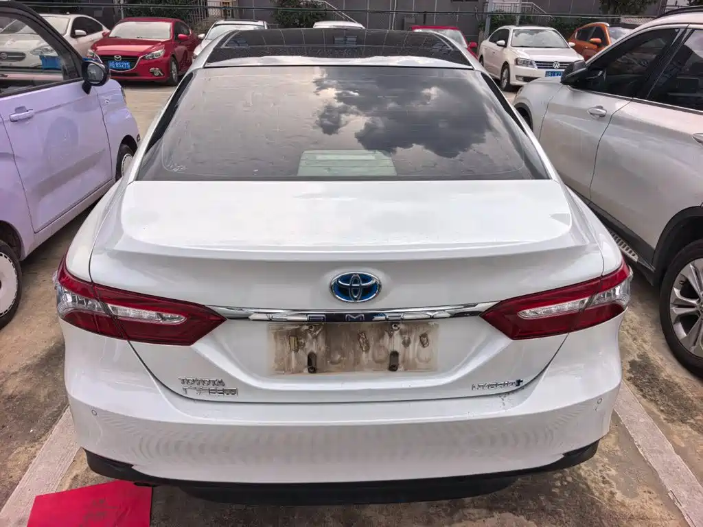 Фото 5 - Toyota Camry