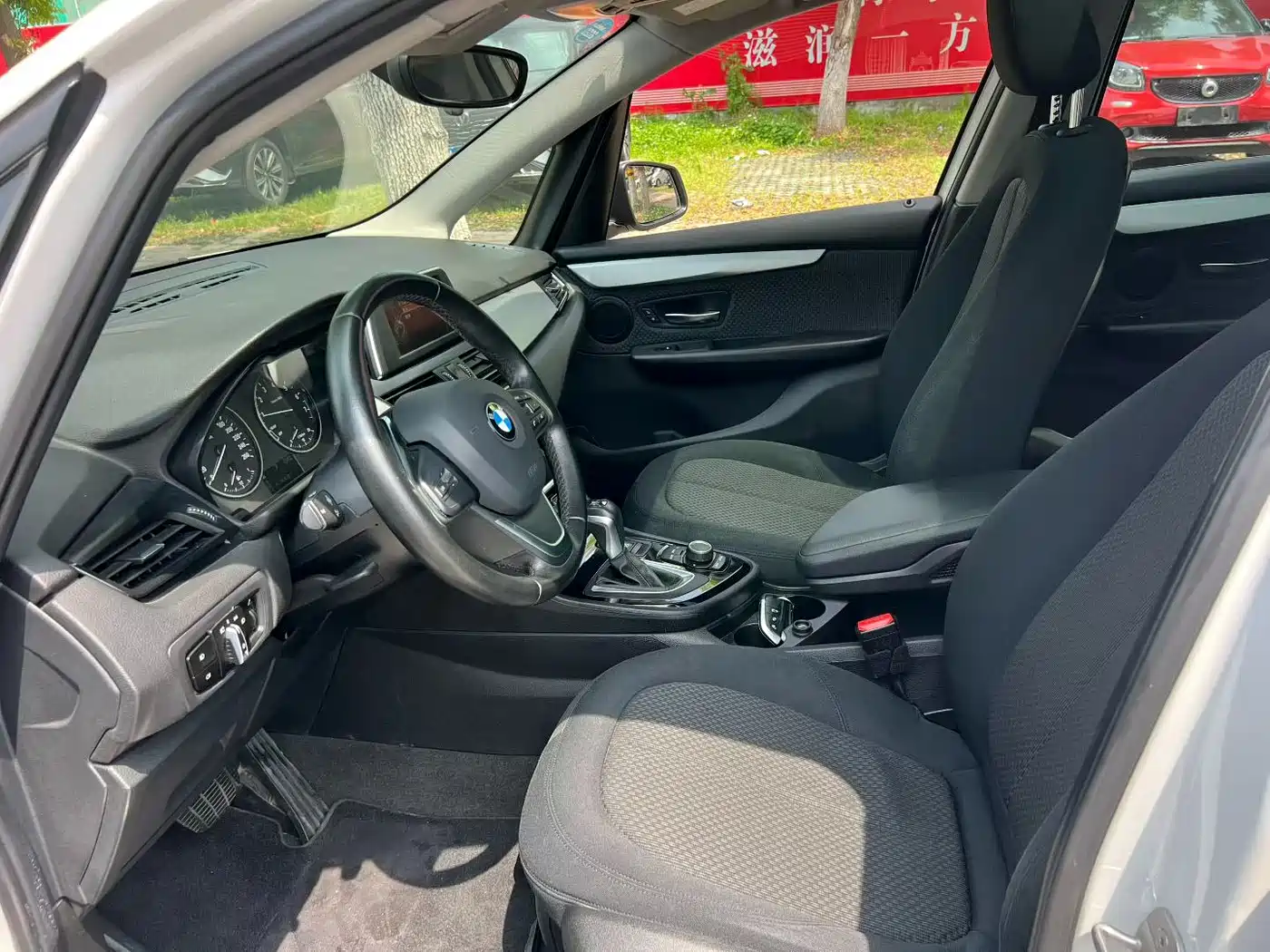 BMW 2 Series Touring 2016 218i Leading фото 3
