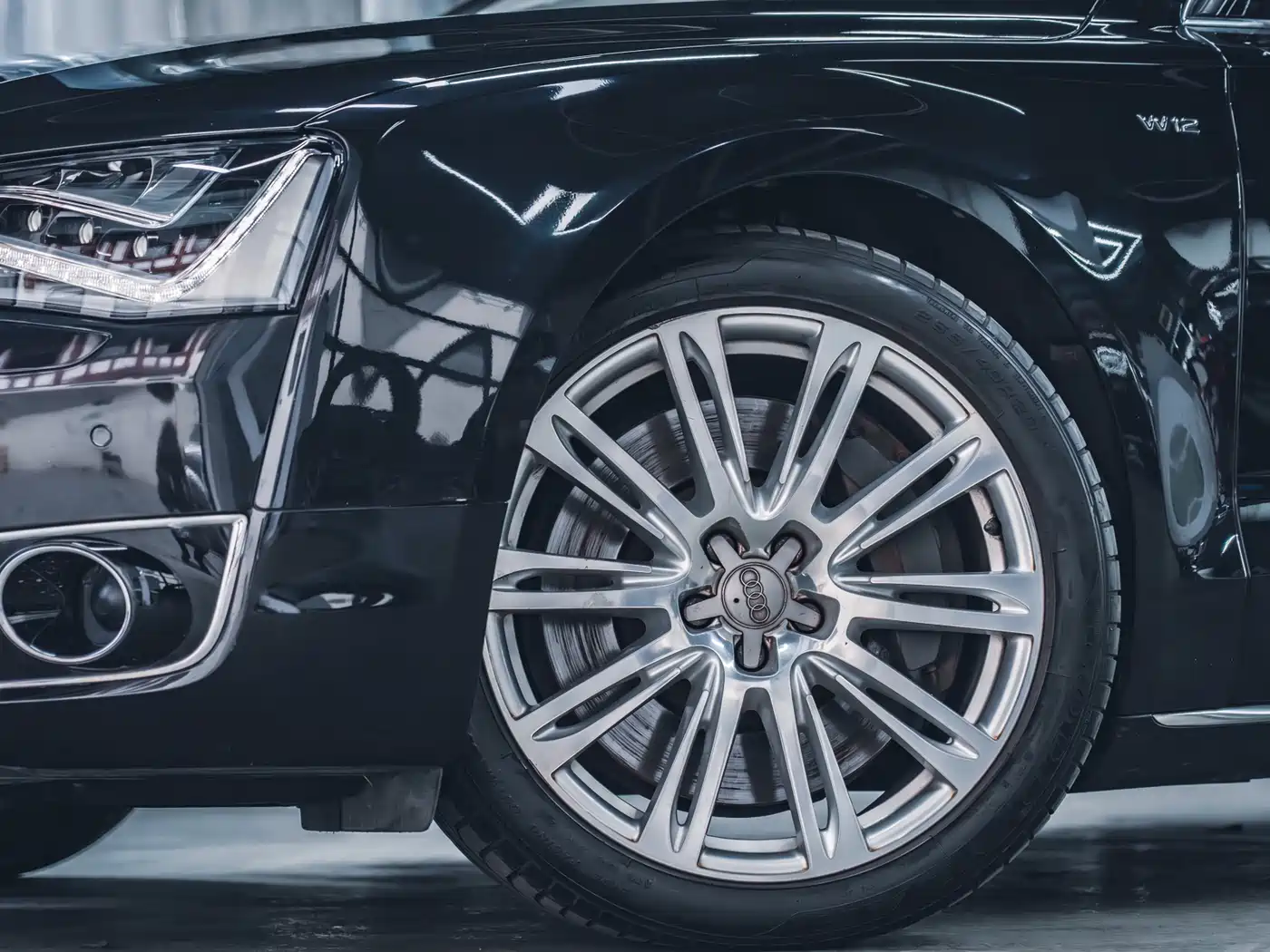 Audi A8 2011 A8L W12 6.3 FSI quattro фото 20