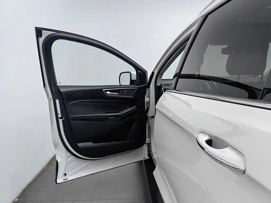 Фото 8 - Ford Edge
