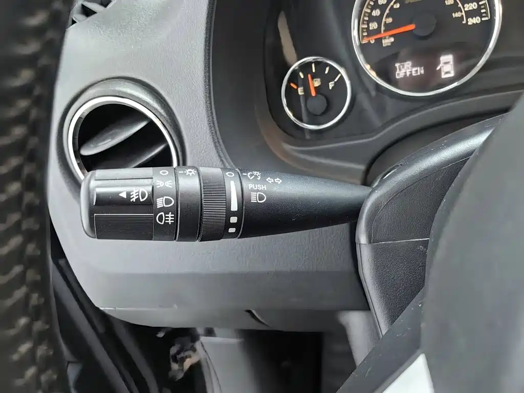 Photo 21 - Jeep Compass (Import)