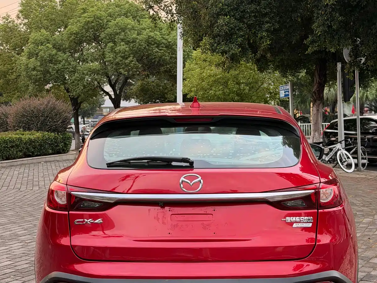 Photo 11 - Mazda CX-4