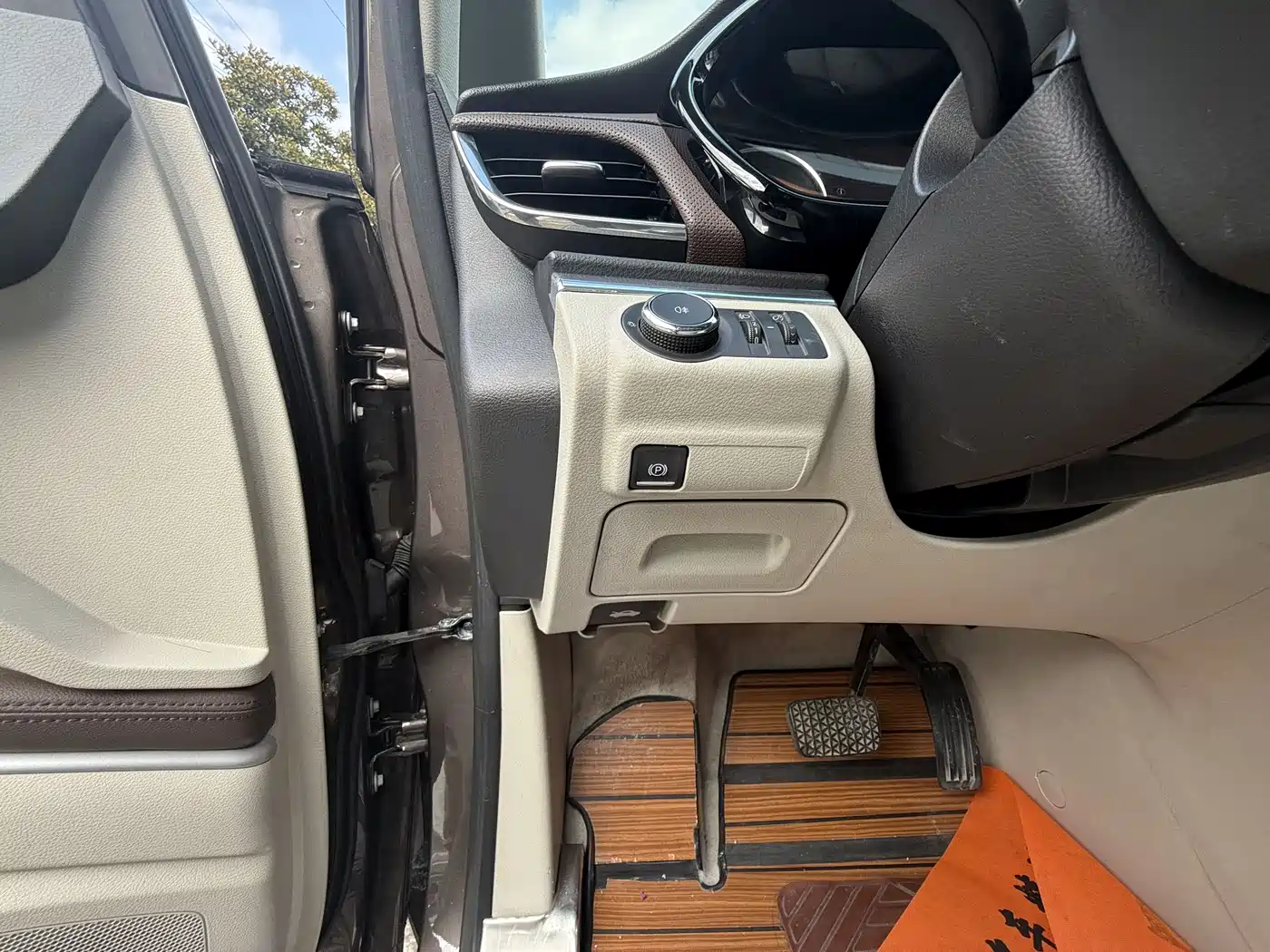 Buick GL8 2021 Land Business Class 652T Luxury фото 10
