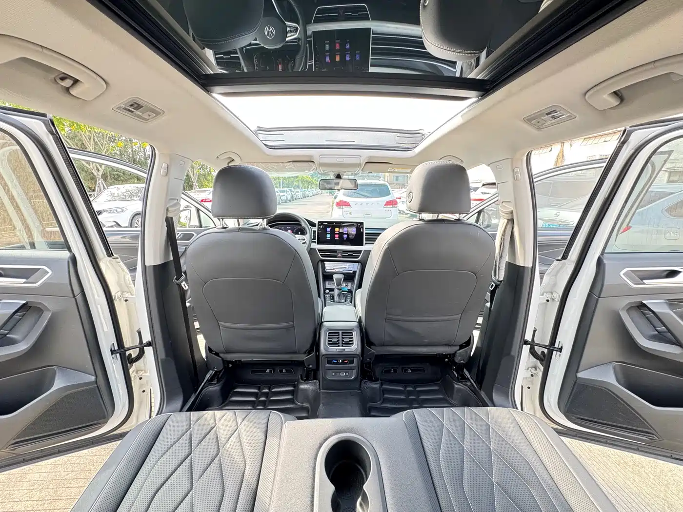 Volkswagen Tiguan L 2022 330TSI Auto 2WD R-Line Premium Edition фото 16