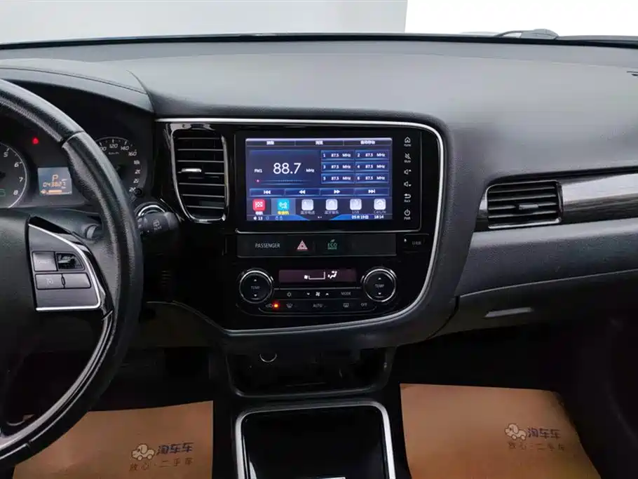 MITSUBISHI OUTLANDER