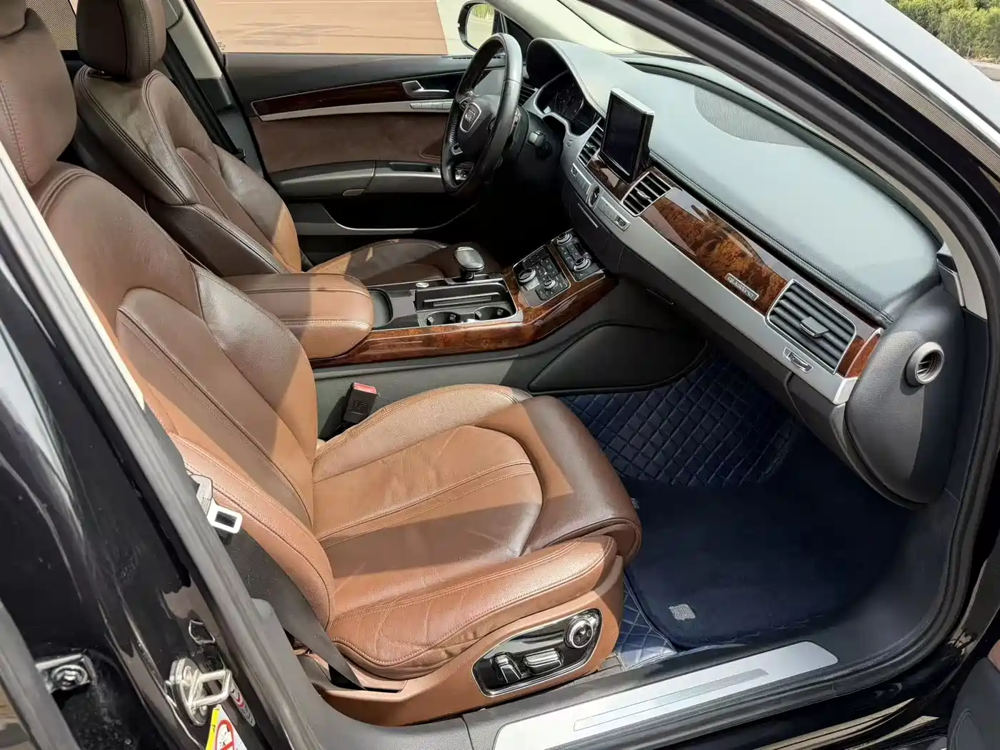 Фото 13 - Audi A8