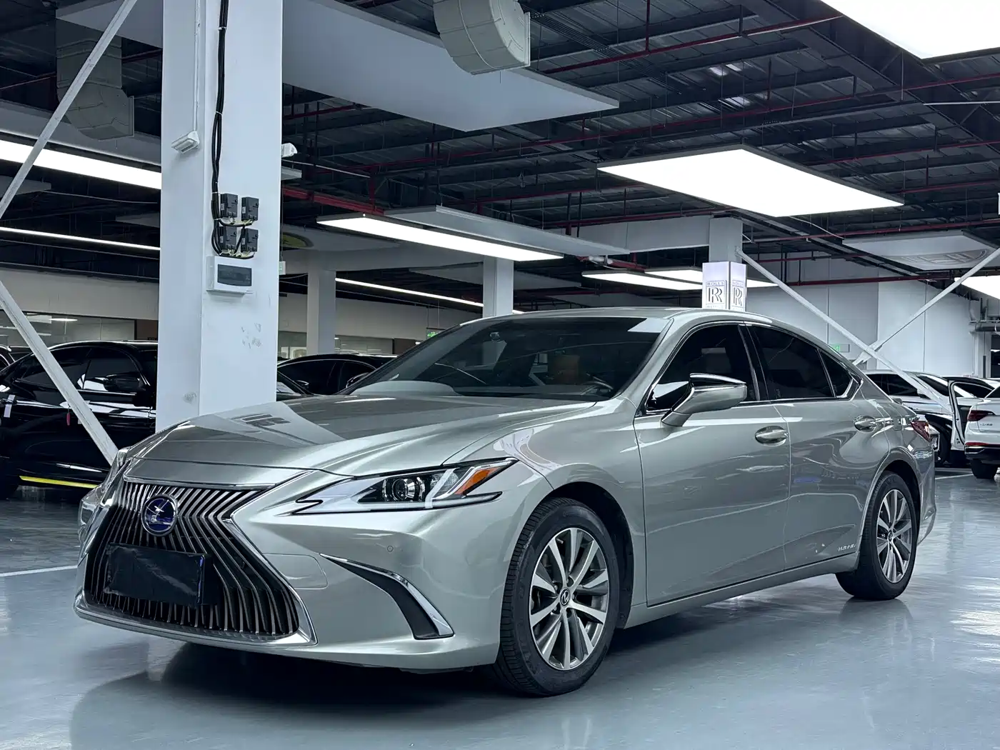 Lexus ES 2020 Model 300h Excellence Edition China V