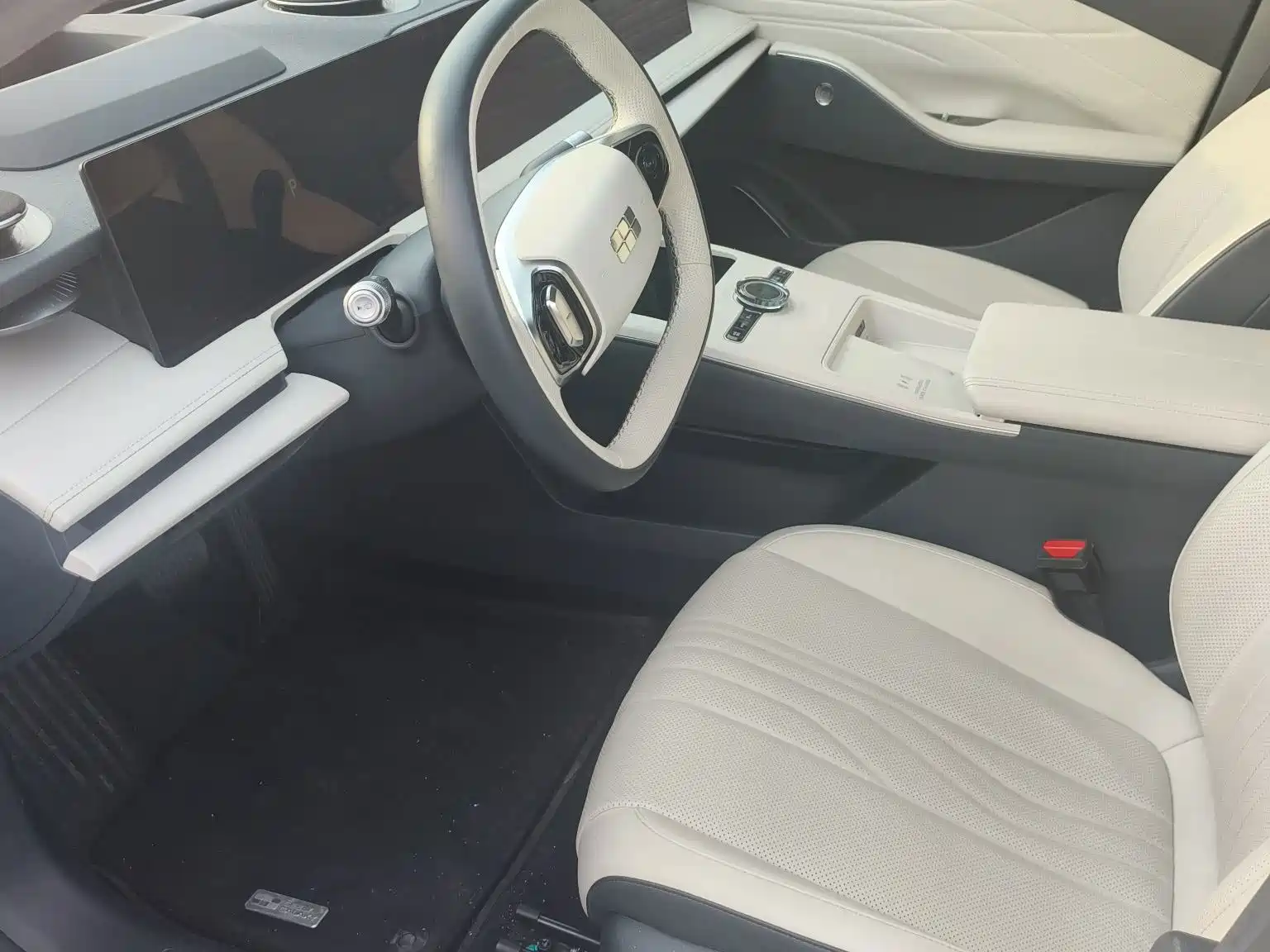 Фото 4 - Geely Galaxy Galaxy E8
