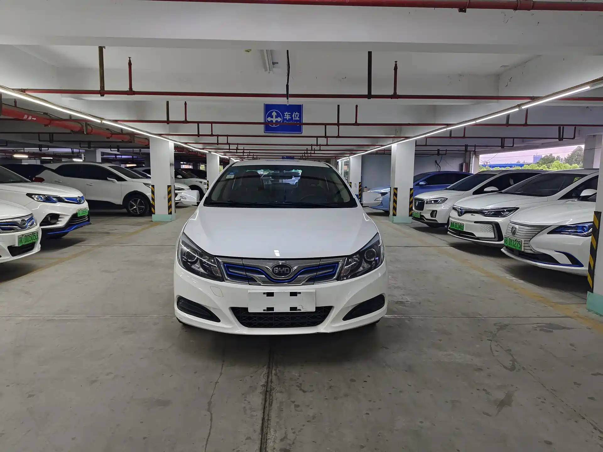 Фото 2 - BYD e5