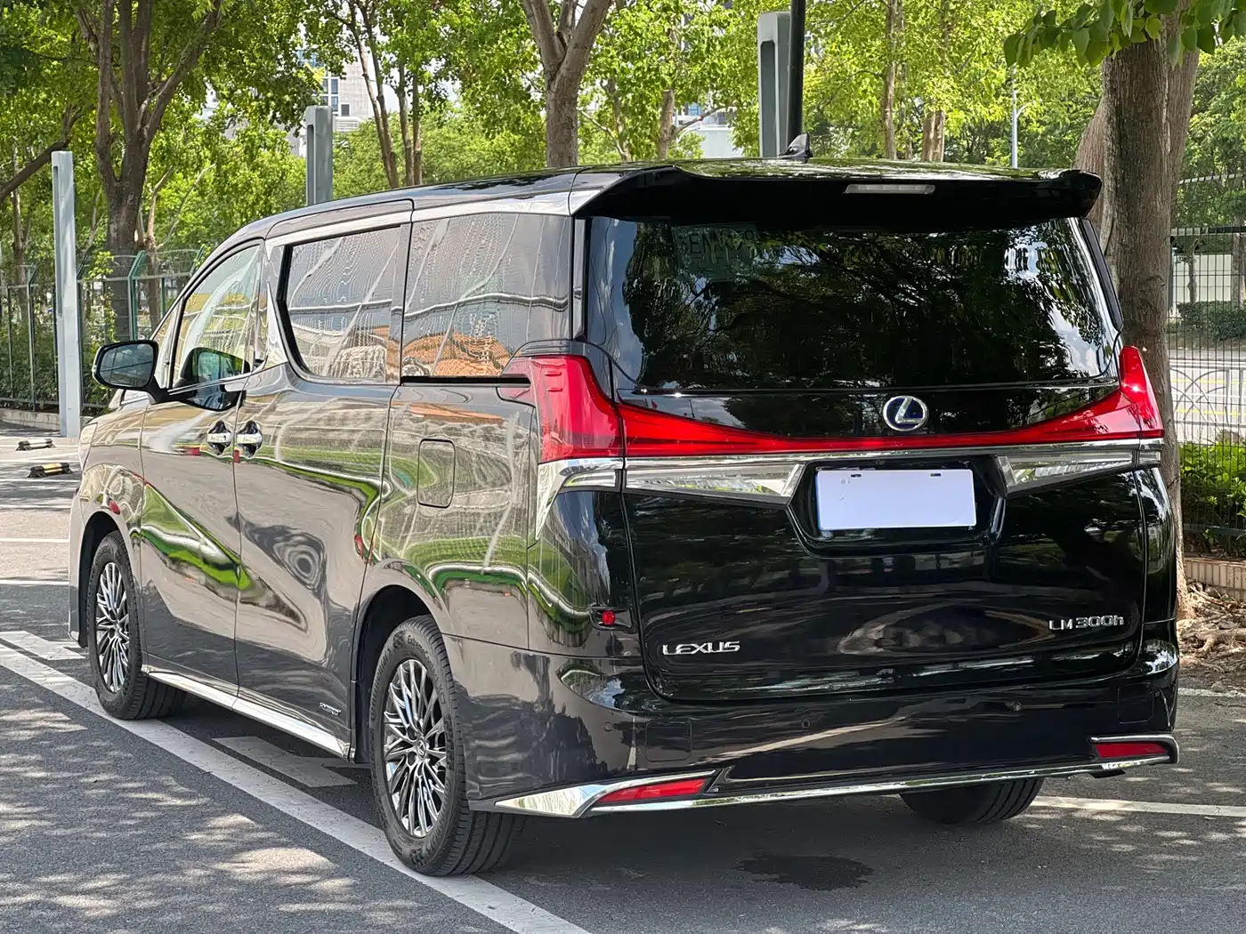 Lexus LM 2020 2020 300h 4-Seat Imperial Edition