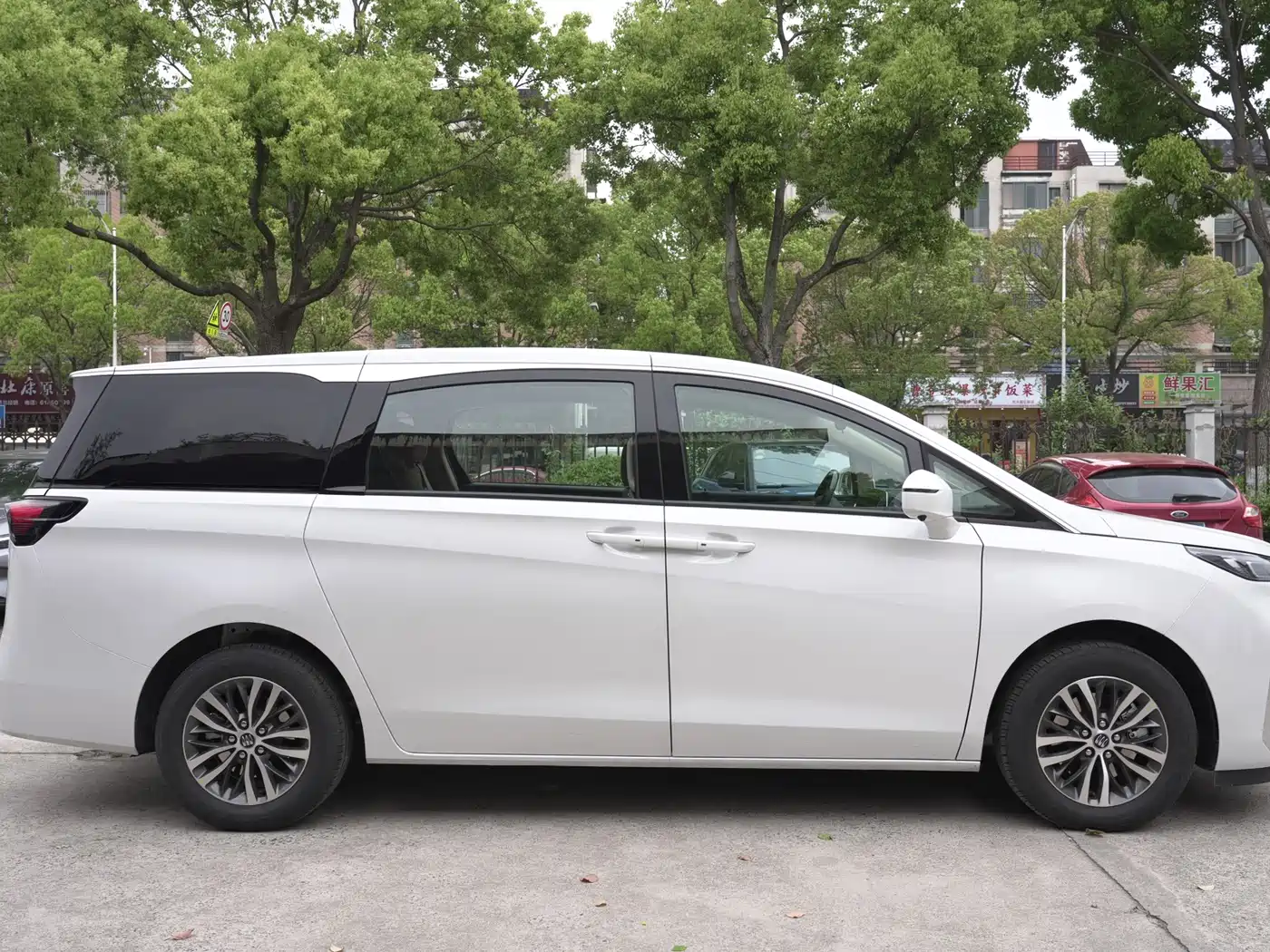 Buick GL8 2025 Land Business Class Comfort DG Edition фото 14
