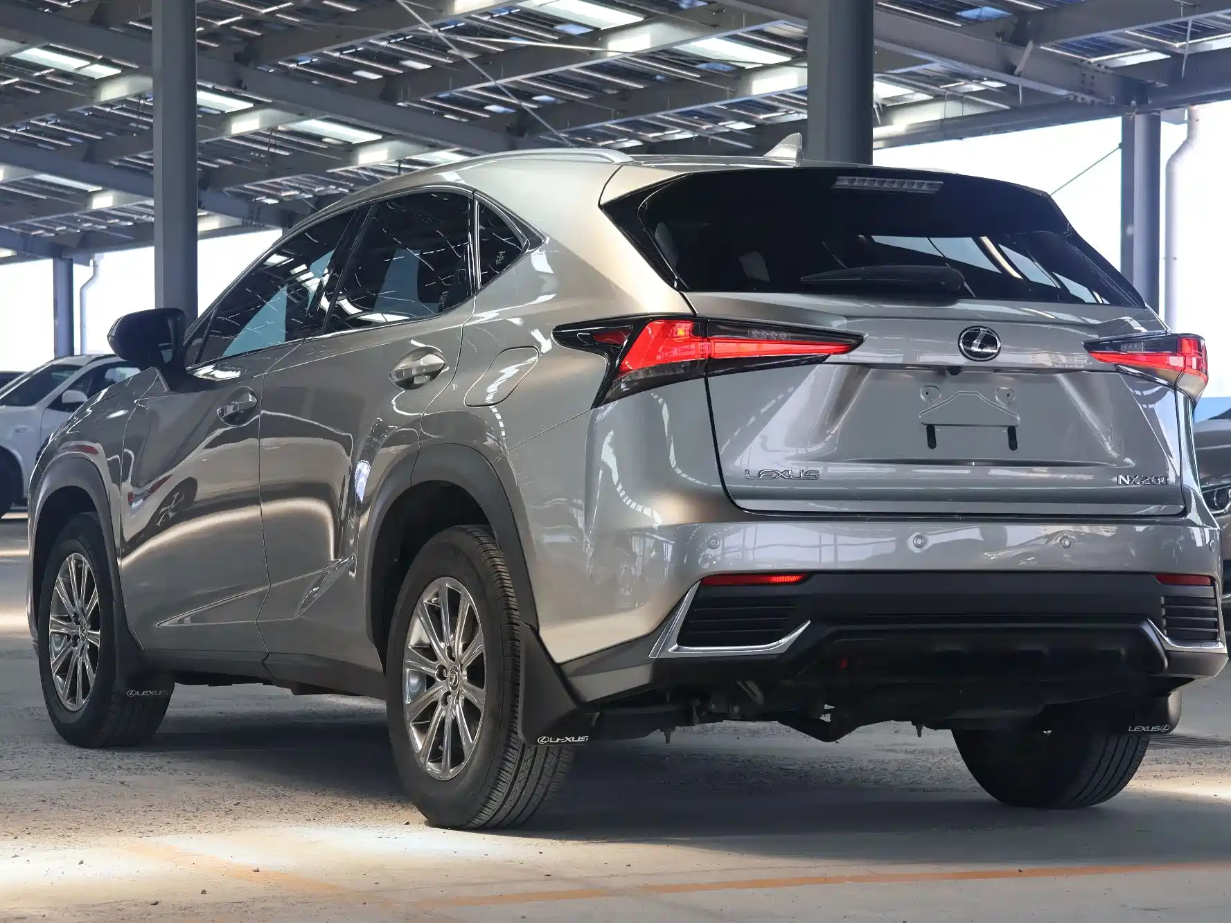 Фото 6 - Lexus NX