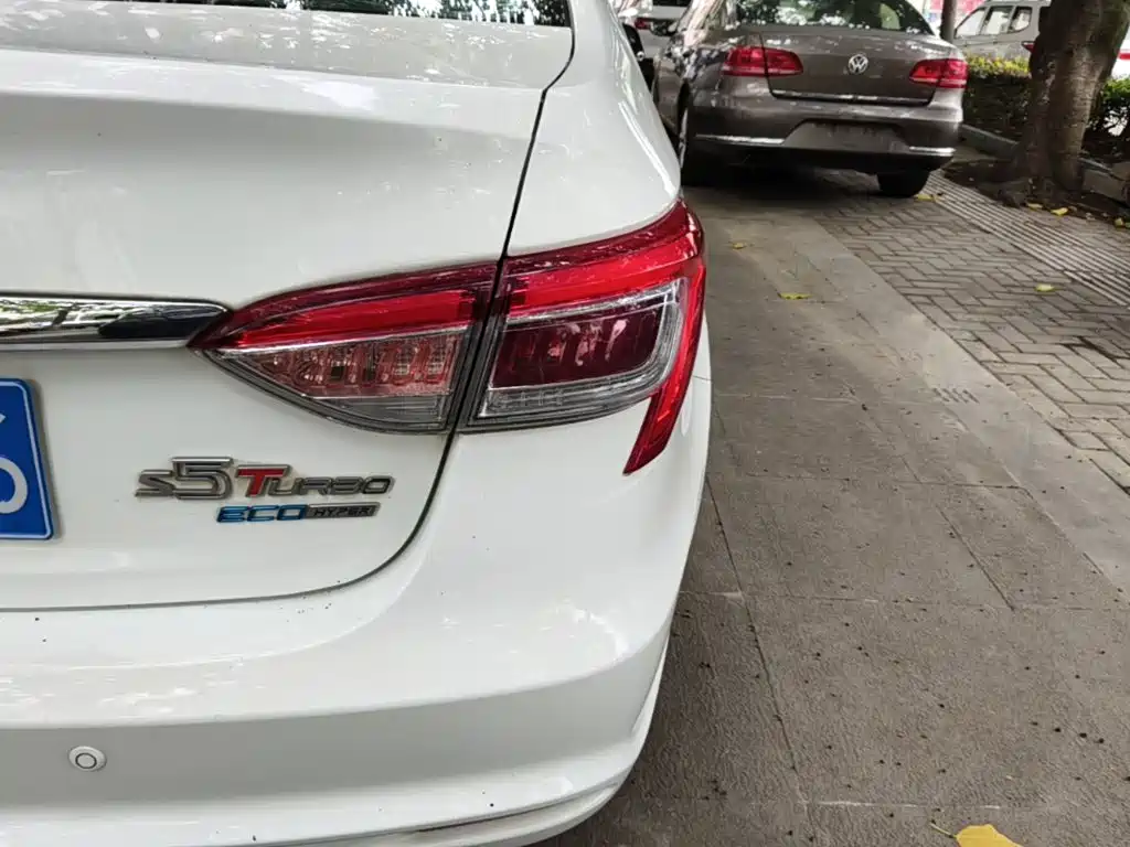 Luxgen 5 2016 2015 1.8T Automatic Flagship