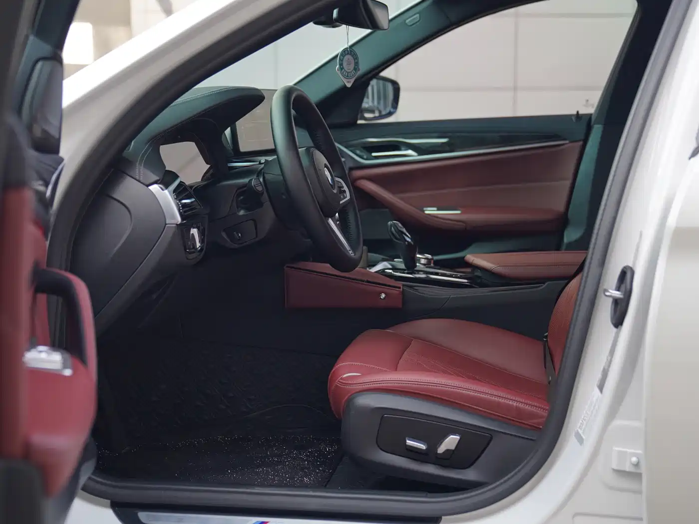 BMW 5 Series 2022 525Li M Sport Package фото 4
