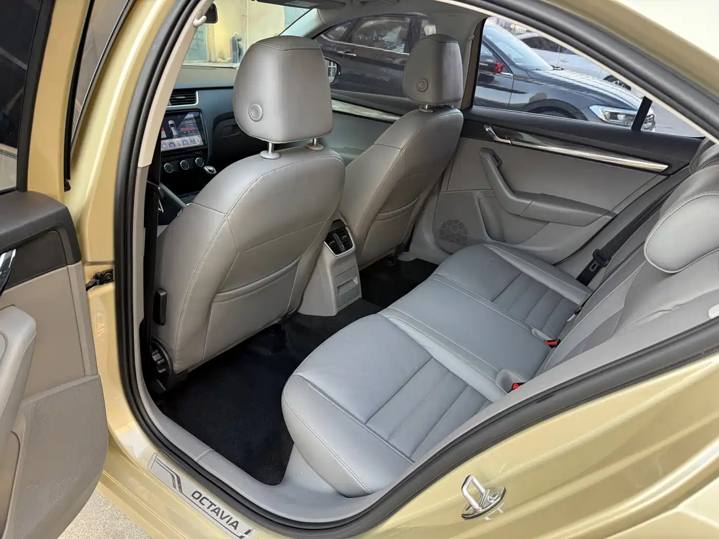 Škoda Octavia 2015 1.6L Manual逸俊版 фото 8