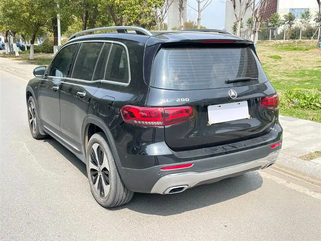 MERCEDES-BENZ GLB