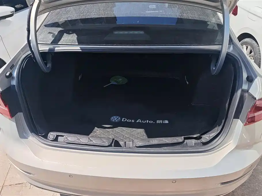 Volkswagen Lavida 2021 1.5L Auto Comfort Edition фото 4
