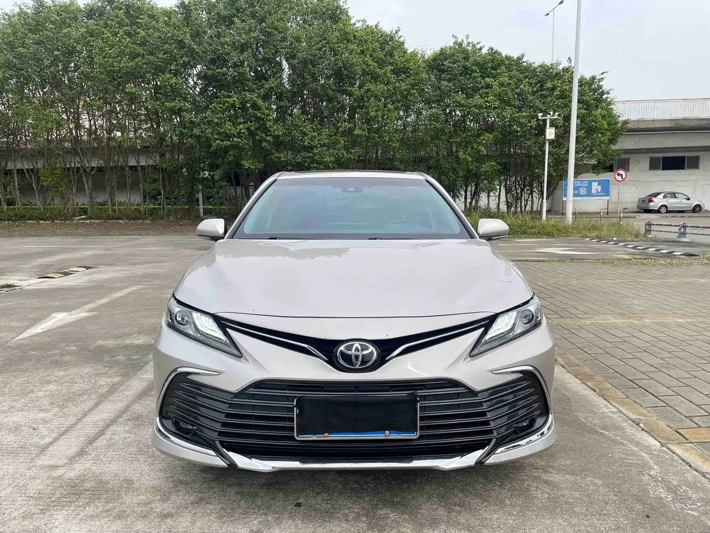 Toyota Camry 2023 2.0G Luxury Edition фото 2